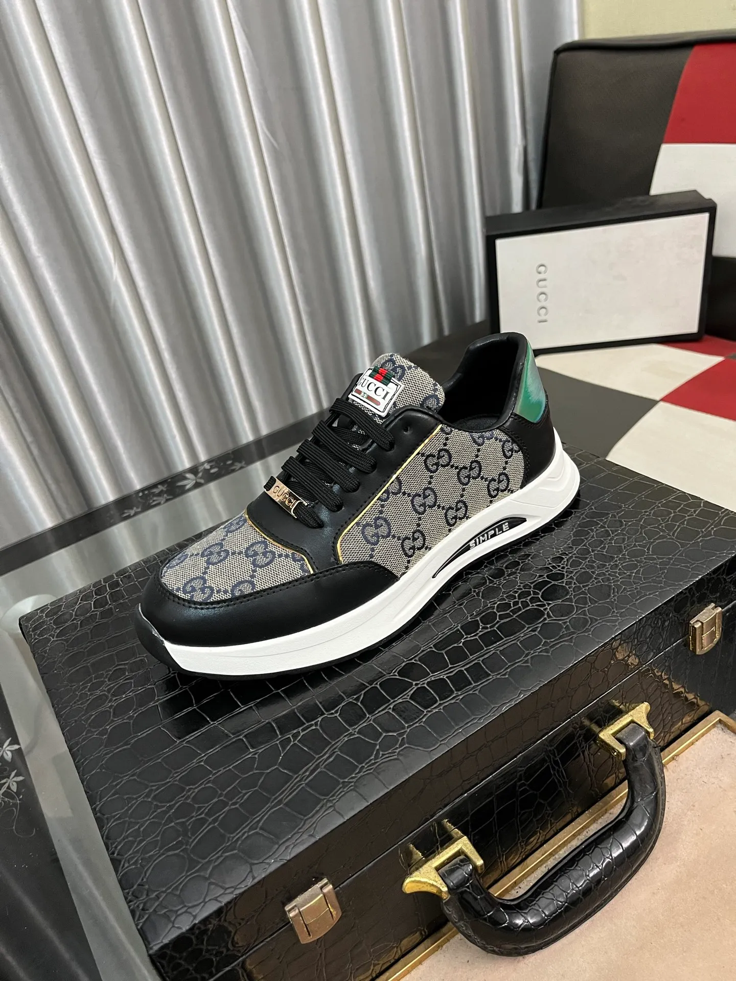Men's shoes 💰420⌚️⌚️[GUCCI] The latest trendy men's casual shoes, the fabric is made of embossed cowhide imported from Italy, comfortable sheepskin lining + feet, the original outsole is wear-resistant and non-slip, high-level version, exquisite workmanship. Code number: 38-442️⃣Colors available
